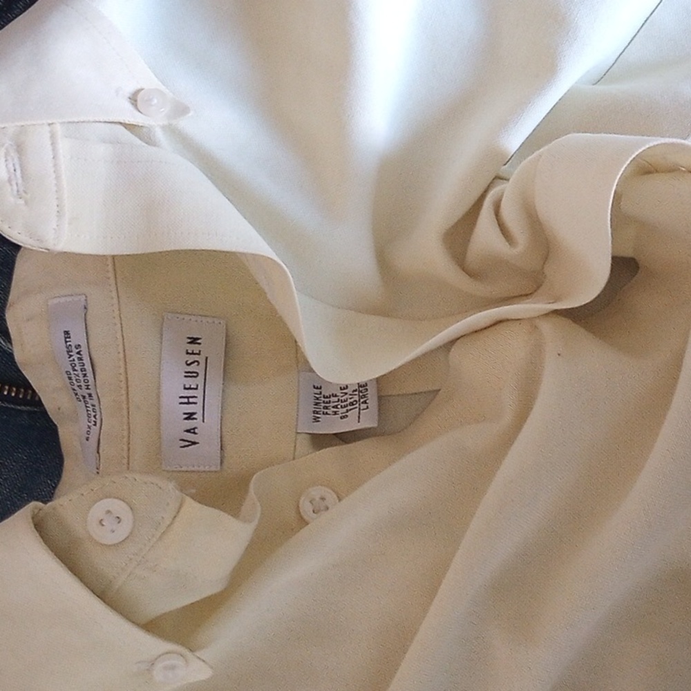 Men's large pale yellow van Heusen dress shirt